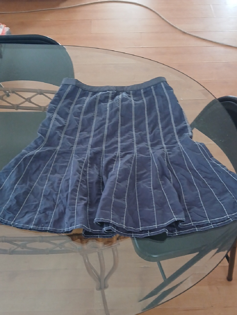 DkNY. Size 8 Women's Navy Blue Pinstripe A-Line Flair Bottom Skirt